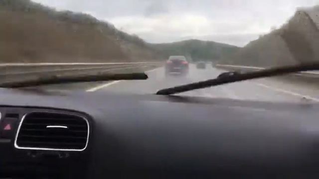 Autobahn Race Mercedes Benz GLC 350d vs Golf TDI Stage 2 смотреть онлайн