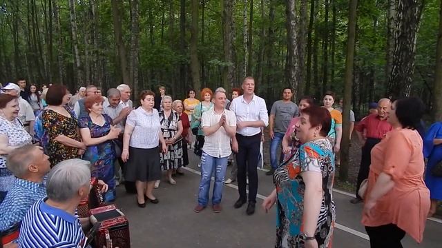 Измайловский пятачок.Веселая пляска под гармонь. смотреть онлайн