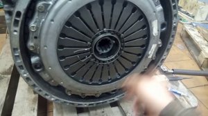 ЯМЗ 650-651 как установить выжимной подшипник.