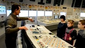 Экскурсия детей на на тренажёр БЩУ . Смоленская АЭС