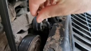 Renault Kaptur/Duster 2.0 F4R:  замена ремня приводных механизмов, натяжителя и обводного ролика.