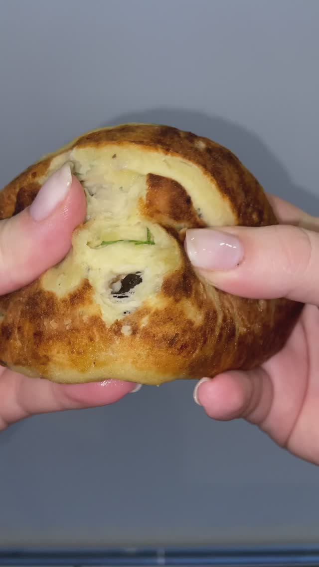 Картофельные пирожки с грибами и сыром. Рецепт в описании
