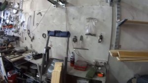 Установил надёжные полки и стеллажи в гараж.