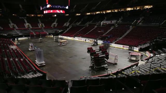 Watch Moda Center transform from basketball court to hockey rink (time-lapse video) смотреть онлайн