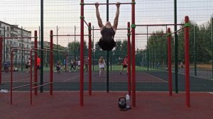 ГУСЕН-ПОДЪЁМЫ НОГ К ПЕРЕКЛАДИНЕ НА 21 РАЗ ЧИСТО+4 ПОДТЯГИВАНИЯ / КАСАЕМСЯ ТЫЛЬНОЙ СТОРОНОЙ СТОПЫ