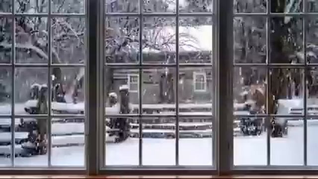 Зима, снег, камин, потрескивание дров, зимний двор, вид из окна смотреть онлайн