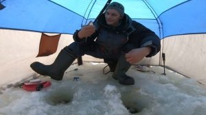 ЛОВЛЯ ПЛОТВЫ ЗИМОЙ/ р.УСА, п.МЕЖДУРЕЧЕНСК/ РЫБАЛКА НА РЕКЕ/ ДОНКА - БЕЗМОТЫЛКА: НА ЧТО КЛЮЁТ ЛУЧШЕ!