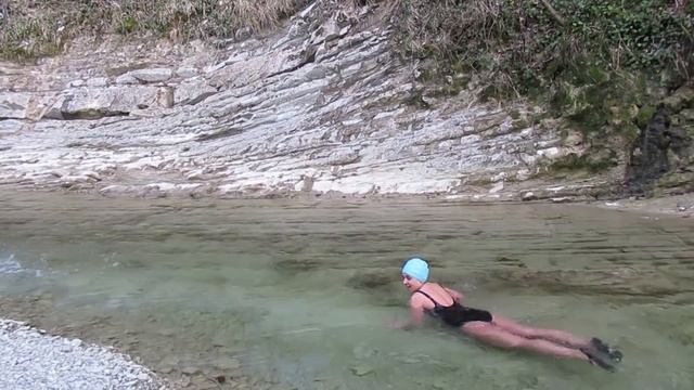 Закаливание холодной водой | Поездка к Плесецким водопадам смотреть онлайн