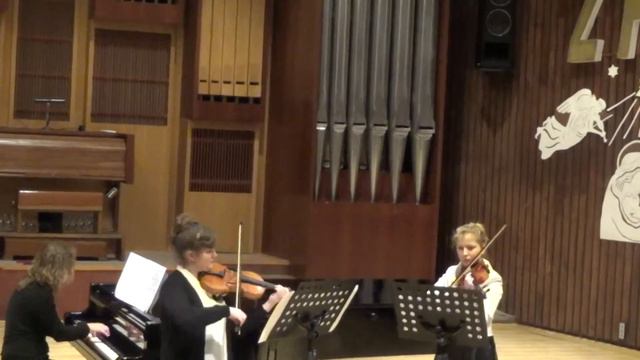 Egzamin szkolny. Duet skrzypcowy Zuzy Adler i Dominiki Rączkowskiej смотреть онлайн