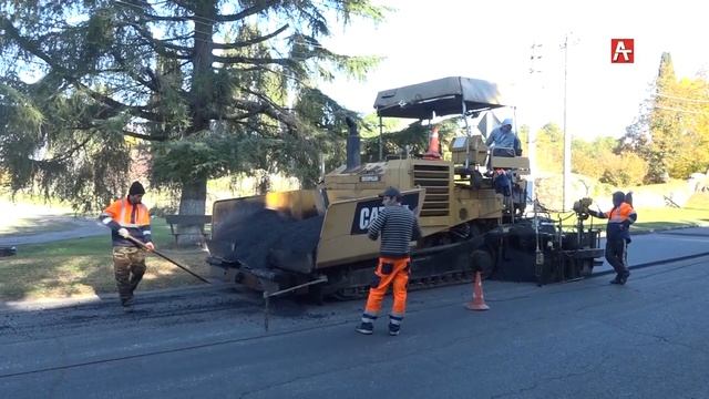 В рамках российской Инвестпрограммы 2020 года в Абхазии ведутся работы по капитальному ремонту доро смотреть онлайн