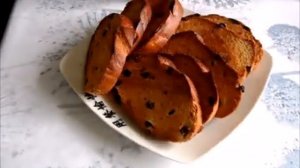 Домашние сухарики из батона с изюмом. Очень вкусно с молоком и чаем, как в детстве. -)