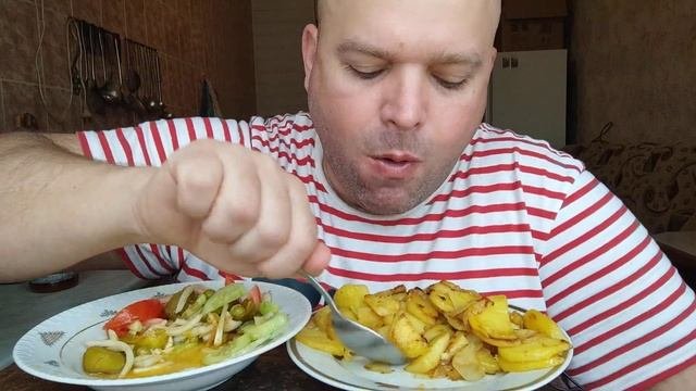 ОБЖОР жареная картошка/мукбанг салат из овощей