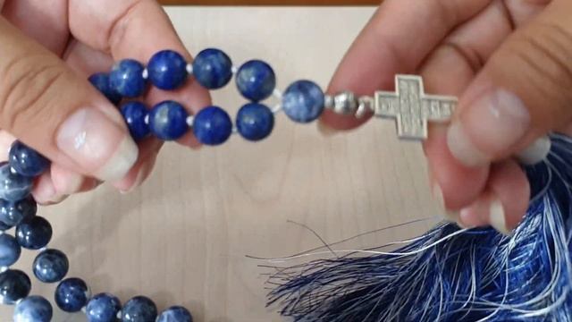 Четки из содалита в машину "Синие" смотреть онлайн