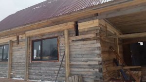 Подъем потолков в доме из бруса.