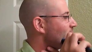 Norelco T980 Accuvac Beard + Mustache Trimmer.