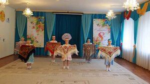 Танец с павлово-посадскими платками