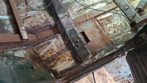 Подготовка Ваз 2105 для установки сидений от.... Зачистил дно, и срезал коепления сидений. Часть 55.