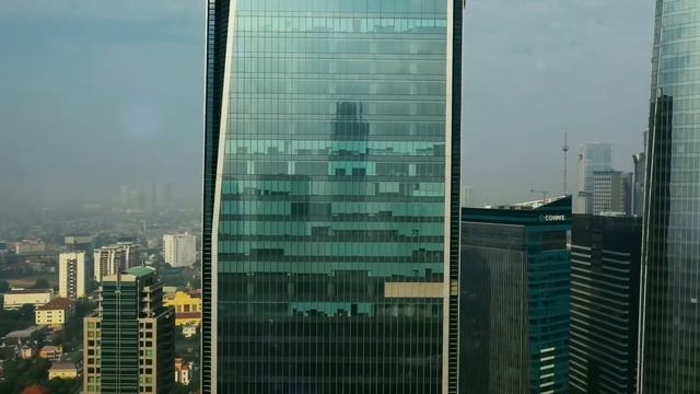 Из кустов послышался пронзительный женский крик. Бросился туда и не смог поверить глазам смотреть онлайн