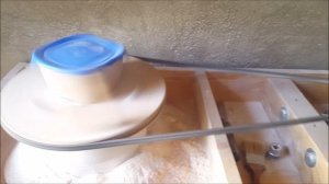 Цельнозерновая мука смолотая на мельнице с каменными жерновами из кварцита.