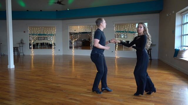 What's the Difference Between Salsa & Bachata? смотреть онлайн