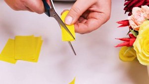 Простая роза из гофробумаги и флористической сетки / Роза за 5 минут / Crepe paper roses