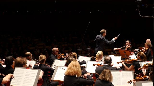 Daniel Harding dirigerar Dvorak: Othello, ouverture смотреть онлайн