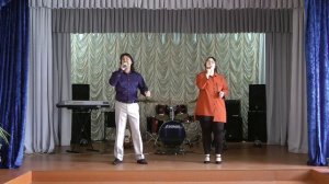 поют Ян и Ульяна Чернушевич _Конь_.mp4