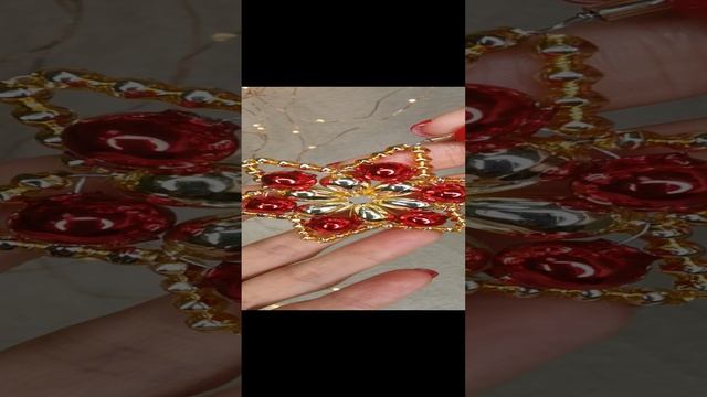 Арт. 0584/29  Распаковка 
Новогоднее украшение из стеклянных бусин «Звезда красно-золотая»