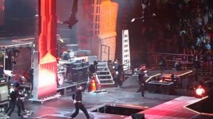 Justin Bieber ft Usher- Somebody to love at MSG 2010
