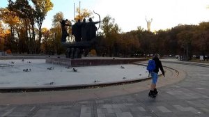 Kyiv Fall | Monument to the 1500th of the founding of Kyiv | Rollerblade Travel #MobyLife