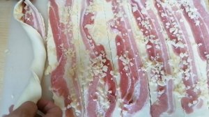 Очень вкусные спиральки из слоёного теста с беконом в духовке.