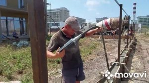 Заливаем фундамент под забор.