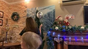 Наряжаю елку к Новому году ??