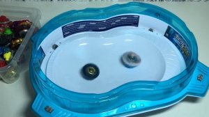 ТЕСТ НОВЕНЬКОГО ВОЛЧКА ОТ HASBRO / Бейблэйд Бёрст / Beyblade Burst