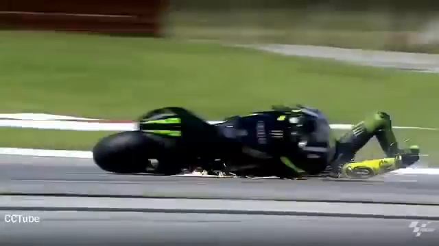 Мото падения на гонках Moto Crash смотреть онлайн