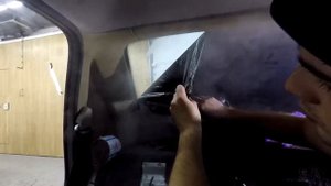 Снимаем тонировку без ниток обогрева с заднего лобового
