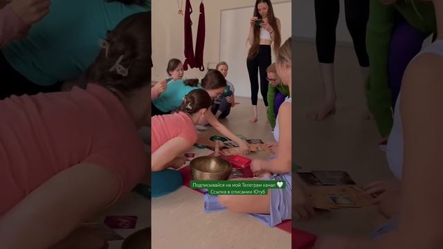 Живые практики по АэроЙоге по субботам в 9:00 в центре Петербурга#yoga#йогаонлайн#йогадляначинающих смотреть онлайн