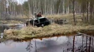 Вездеход Тундра испытания по небольшому болоту
