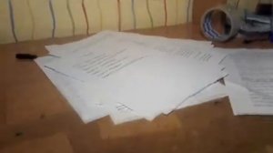 Зделали огромный мяч из бумаги+скотч!!