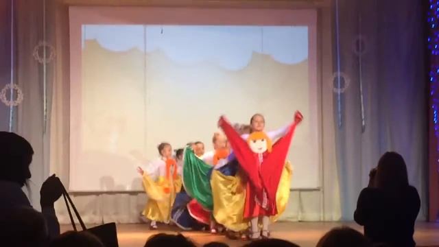 Студия "Веселинка" танец "Платковые куклы" 14.02.2017