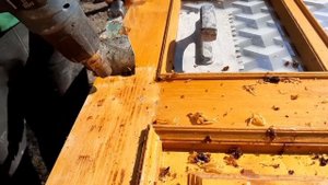 Как правельно снять лак с двери