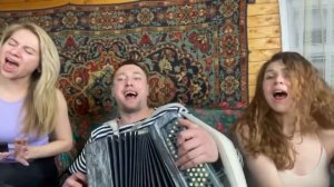 t.A.T.u. - Я сошла с ума, на баяне. Исполняют Семен Жоров, Виктория Чумакова, Валерия Стриганова.