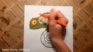 ASMR / АСМР раскрашиваем хамелеончика и болтаем / Шепот и звуки жвачки / Раскраска антистресс