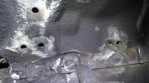 Nissan elgrang E50 VG33. порвало передний стакан в арке.