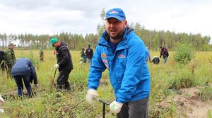 Чемпион России по ралли-рейдам Богдан Вавренюк сажает лес в Коломенском районе