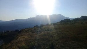 Панорама города Алушты и Чёрного моря с высоты горы Демерджи.