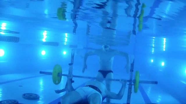 Жим лёжа под водой. 61•50кг смотреть онлайн