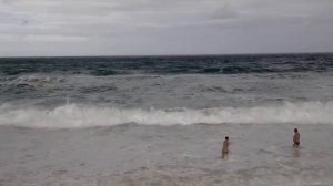 Волны в начале ноября на пляже Карон, Пхукет