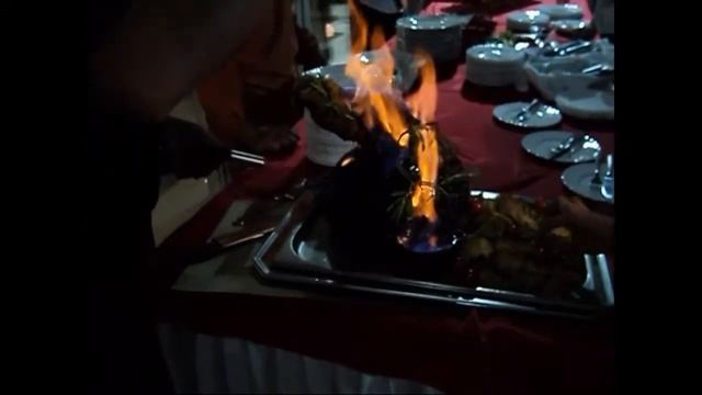 Поджигание окорока смотреть онлайн