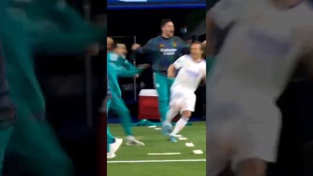 Marcelo & fan priceless reaction to rodrygo goes equalizer against Manchester city